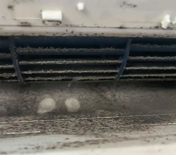 桐庐空调吹的风有股烧焦味是怎么回事